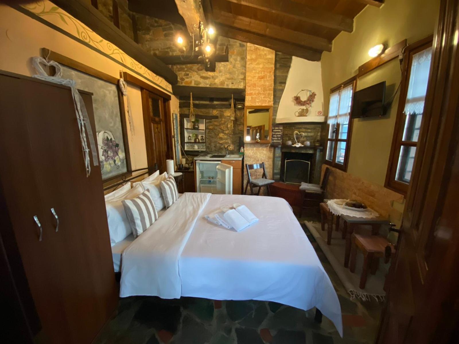 Traditional Guesthouse Erato Palaios Panteleimonas Exterior photo