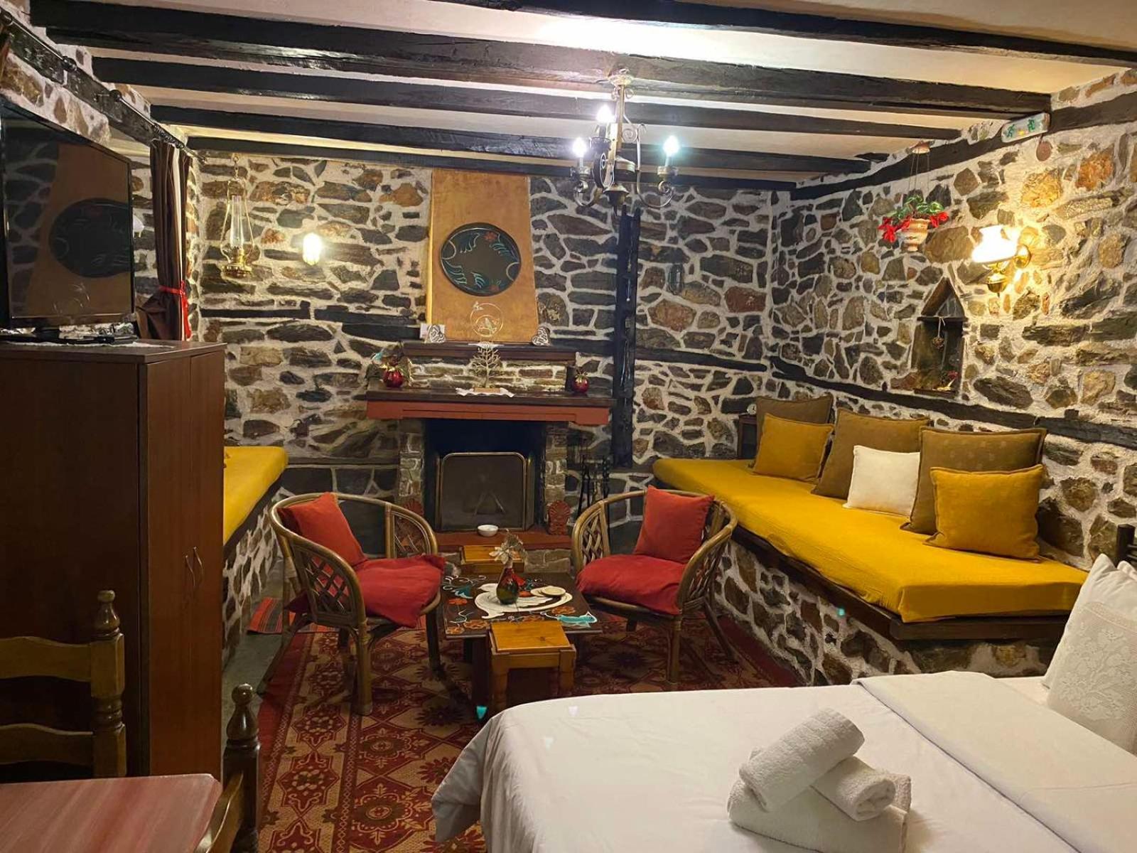 Traditional Guesthouse Erato Palaios Panteleimonas Exterior photo